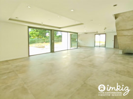 Vente
Maison d'architecte de 206m² - piscine et brasero