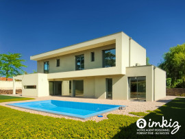 Vente
Maison d'architecte de 206m² - piscine et brasero