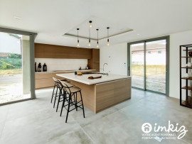 Vente
Maison d'architecte de 206m² - piscine et brasero