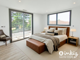 Vente
                                                                                Maison d'architecte de 206m² - piscine et brasero