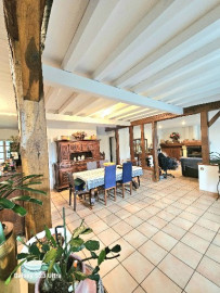 Vente
Maison de 214m2 avec dépendances