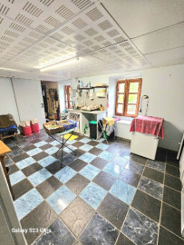 Vente
Maison de 214m2 avec dépendances