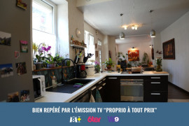 
                                                                                        Vente
                                                                                         Maison de 3 niveaux avec cour intérieure et garage
