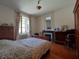 Vente
                                                                                Maison de bourg avec dépendance et piscine