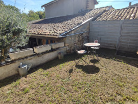 Vente
                                                                                Maison de bourg avec dépendance et piscine