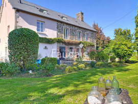 
                                                                                        Vente
                                                                                         Maison de caractère 253m2, proche Brécey - 30 min Mont Saint