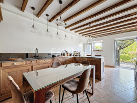 
                                                                                        Vente
                                                                                         Maison de caractère 253m2, proche Brécey - 30 min Mont Saint