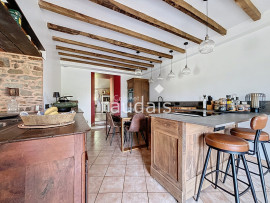 
                                                                                        Vente
                                                                                         Maison de caractère 253m2, proche Brécey - 30 min Mont Saint