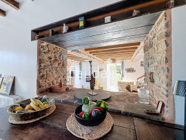 
                                                                                        Vente
                                                                                         Maison de caractère 253m2, proche Brécey - 30 min Mont Saint