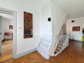 
                                                                                        Vente
                                                                                         Maison de caractère 253m2, proche Brécey - 30 min Mont Saint