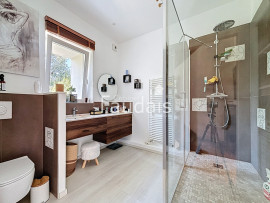 
                                                                                        Vente
                                                                                         Maison de caractère 253m2, proche Brécey - 30 min Mont Saint
