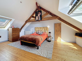 
                                                                                        Vente
                                                                                         Maison de caractère 253m2, proche Brécey - 30 min Mont Saint