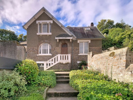 
                                                                                        Vente
                                                                                         MAISON DE CARACTERE AVEC DEPENDANCE PROCHE COMMERCES