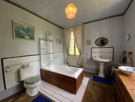 
                                                                                        Vente
                                                                                         Maison de caractère avec gîte et île privée (p