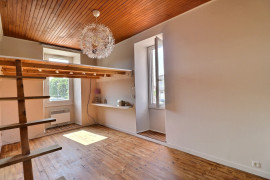 
                                                                                        Vente
                                                                                         Maison de caractère en pierre avec dépendance