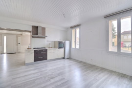 
                                                                                        Vente
                                                                                         Maison de caractère en pierre avec dépendance