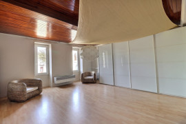 
                                                                                        Vente
                                                                                         Maison de caractère en pierre avec dépendance