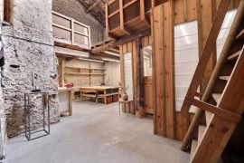 
                                                                                        Vente
                                                                                         Maison de caractère en pierre avec dépendance
