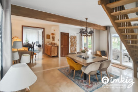 
                                                                                        Vente
                                                                                         Maison de caractère - Piscine  et parc  paysager