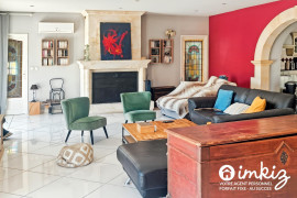 Vente
Maison de charme en pierre, 4 chambres, piscine.
