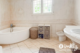 Vente
Maison de charme en pierre, 4 chambres, piscine.