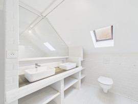 Vente
                                                                                Maison de charme rénovée, 142m2, terrasse, garages