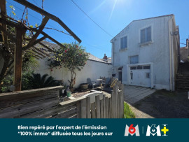 
                                                                                        Vente
                                                                                         Maison de pêcheur sur 3 niveaux - face Loire