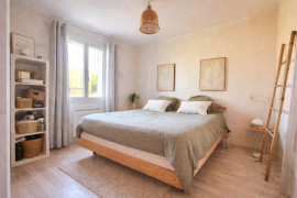 
                                                                                        Vente
                                                                                         Maison de plain-pied,3 chambres, un garage , 1254m2 de terrain clos