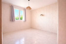 
                                                                                        Vente
                                                                                         Maison de plain-pied,3 chambres, un garage , 1254m2 de terrain clos