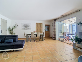 
                                                                                        Vente
                                                                                         Maison de plain pied avec jardin et piscine