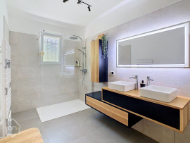 
                                                                                        Vente
                                                                                         Maison de plain pied avec jardin et piscine