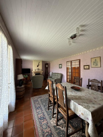 Vente
Maison de plain-pied rénovée terrain de 2 862 m2