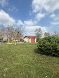 Vente
Maison de plain-pied rénovée terrain de 2 862 m2