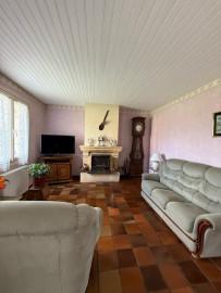 Vente
Maison de plain-pied rénovée terrain de 2 862 m2