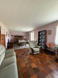 Vente
Maison de plain-pied rénovée terrain de 2 862 m2