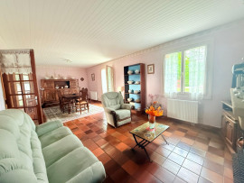 
                                                                                        Vente
                                                                                         Maison de plain-pied rénovée terrain de 2 862 m2