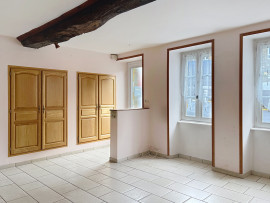 
                                                                                        Vente
                                                                                         Maison de ville avec ascenseur, garage et jardin, à vendre a