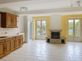 
                                                                                        Vente
                                                                                         Maison de ville avec ascenseur, garage et jardin, à vendre a