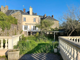 
                                                                                        Vente
                                                                                         Maison de ville avec ascenseur, garage et jardin, à vendre a