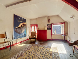 
                                                                                        Vente
                                                                                         Maison de ville    Beau potentiel à rénover