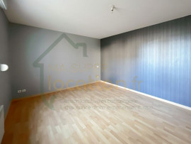 
                                                                                        Location
                                                                                         Maison de ville de 5 chambres, proches des commodités