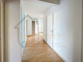 
                                                                                        Location
                                                                                         Maison de ville de 5 chambres, proches des commodités