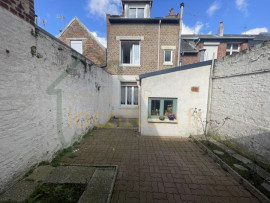 Location
MAISON DE VILLE PROCHE CENTRE VILLE AVEC COUR ET GARAGE