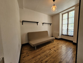 
                                                                                        Location
                                                                                         Maison de ville T4, surface au sol 92.83m² avec jardin. Calme et commodités à proximité.