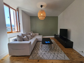 
                                                                                        Location
                                                                                         Maison de ville T4, surface au sol 92.83m² avec jardin. Calme et commodités à proximité.