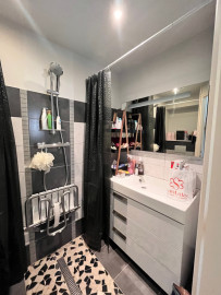 
                                                                                        Vente
                                                                                         MAISON DE VILLE TORIGNY-TRAVAUX RECENTS