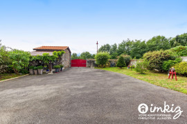 
                                                                                        Vente
                                                                                         Maison du XVIIIe + loft - Vue Pyrénées