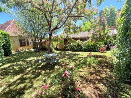 
                                                                                        Vente
                                                                                         Maison en pierre avec 2 gîtes, piscine  et 6,5 hectares de terrain – secteur Lalinde
