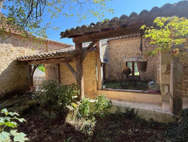 
                                                                                        Vente
                                                                                         Maison en pierre avec 2 gîtes, piscine  et 6,5 hectares de terrain – secteur Lalinde
