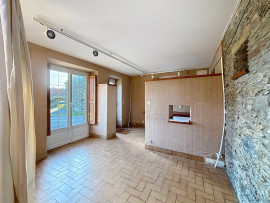 
                                                                                        Vente
                                                                                         Maison en pierre avec potentiel et dépendances   Saint-Georg